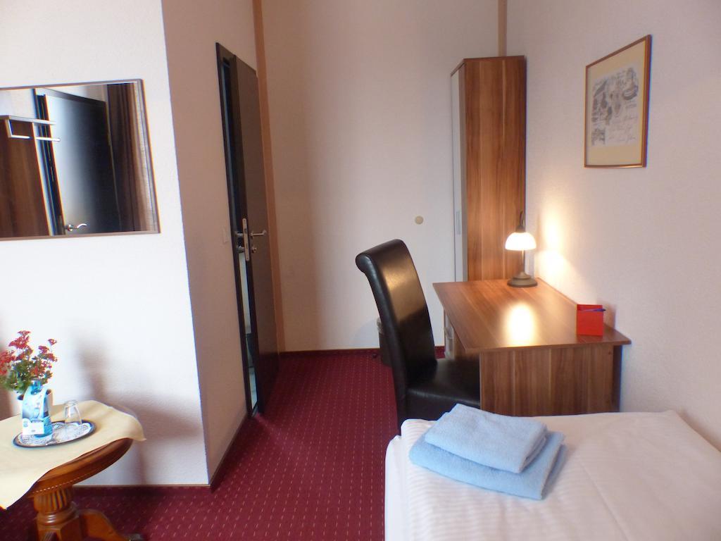 Hotel Friedchen Mit Eigener Fleischerei Artern Habitación foto